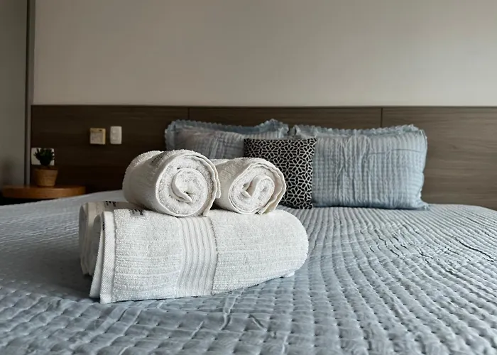 Flat com VISTA de CINEMA para Praia da BARRA da Tijuca - 5 min da PRAIA - Ar Condicionado, Portaria 24h, Wi-Fi 500 Mbps, Piscina, Academia, Sauna, Quadra de Tênis Rio de Janeiro